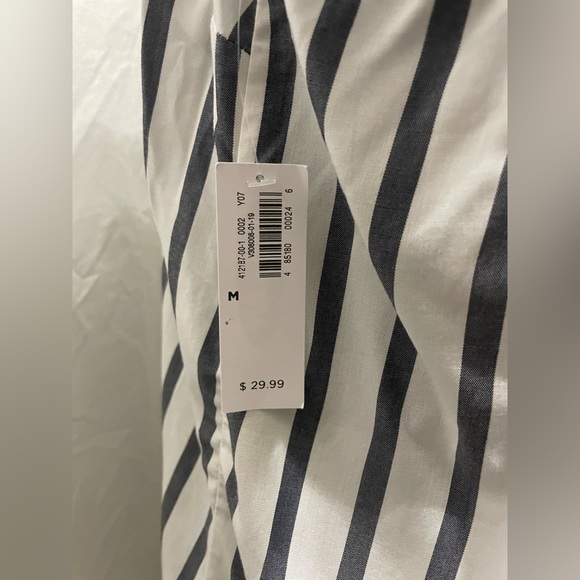 Old navy NWT off the shoulder blouse - Picture 3 of 3